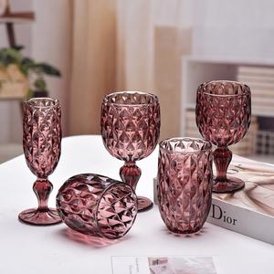 <span class=keywords><strong>Verres</strong></span> <span class=keywords><strong>à</strong></span> <span class=keywords><strong>vin</strong></span> rouge en verre coloré gaufré en gros, <span class=keywords><strong>verres</strong></span> <span class=keywords><strong>à</strong></span> <span class=keywords><strong>vin</strong></span> haut de gamme rétro pour mariage, <span class=keywords><strong>verres</strong></span> <span class=keywords><strong>à</strong></span> liqueur pour la maison, <span class=keywords><strong>verres</strong></span> <span class=keywords><strong>à</strong></span> <span class=keywords><strong>vin</strong></span> <span class=keywords><strong>à</strong></span> <span class=keywords><strong>pied</strong></span> haut - Product Image 2