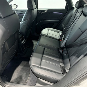 <span class=keywords><strong>Audi</strong></span> <span class=keywords><strong>Q4</strong></span> <span class=keywords><strong>e</strong></span>-<span class=keywords><strong>tron</strong></span> 40 Creation Edition Usado, Volante a la Izquierda, Pintura Original, Bajo Kilometraje - Product Image 3