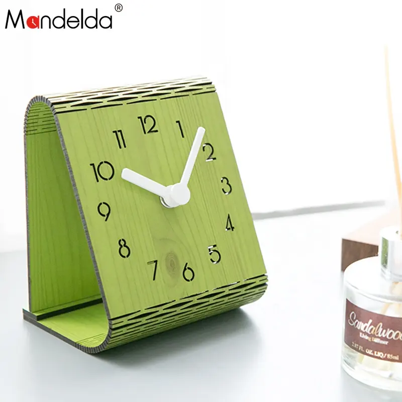Mandelda Creatieve 3D Wandklok Moderne Kleine Houten Huis Decoratieve 3D Horloges Stille Quartz Bureauklok op Tafel