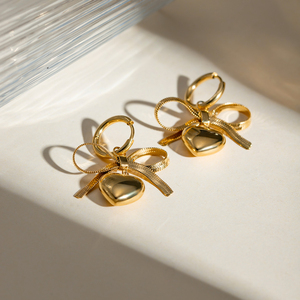 J & D <span class=keywords><strong>Orecchini</strong></span> Moderni in Acciaio Inox Donna Oro 18K Catena di <span class=keywords><strong>Serpente</strong></span> Fiocco <span class=keywords><strong>con</strong></span> Cuore Lucido <span class=keywords><strong>Orecchini</strong></span> - Product Image 3