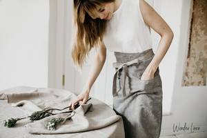 Tablier de cuisine unisexe mi-long en lin rayé gris naturel fait main jetable avec manches et poches pour femmes et hommes, idéal pour la restauration - Product Image 4