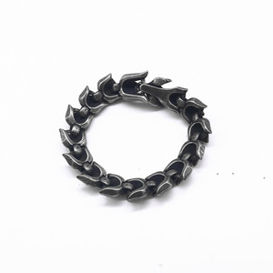 Yunnique Elegante Brazalete de Acero de Titanio Negro con Diseño Geométrico de Planta, Joyería Unisex, Brazalete de Acero Inoxidable 316 - Product Image 3
