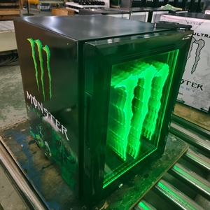 <span class=keywords><strong>Mini</strong></span>-réfrigérateur commercial Monster Energy 2026 le plus vendu pour boissons énergisantes, porte vitrée avec logo LED, refroidissement professionnel - Product Image 2