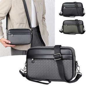 Sacoche Bandoulière Vintage de Créateur pour Homme en Cuir Imperméable - Product Image 3