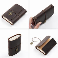 Carnet de voyage vintage portable en cuir PU rechargeable avec breloques décoratives et fermeture élastique pour journal de voyage ou cadeau