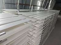 Moulures de fenêtre en bois pré-primées blanches, moulures de plinthe en bois pré-primées blanches, vente en gros