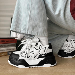 Baskets Audacieuses Tendance pour Hommes Noir et <span class=keywords><strong>Blanc</strong></span> avec Détails Étoile Chaussures de <span class=keywords><strong>Jogging</strong></span> Compensées Augmentant la Hauteur Streetwear Décontracté en Maille - Product Image 3