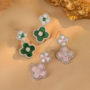 Boucles d'oreilles clous en zircon trèfle à quatre feuilles, luxueuses et sophistiquées, tendance TikTok, accessoires d'oreille au design polyvalent et à la mode - Product Image 3