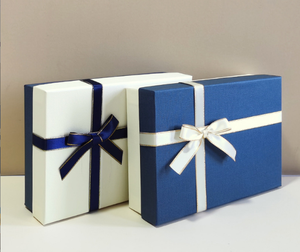 Kotak Hadiah Mewah Kustom dengan Tutup dari Karton Berlapis yang Menampilkan Laminasi Matt, Embossing, dan Stamping untuk Kotak Butik Hadiah. - Product Image 3