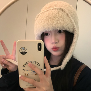 Gorro de esquí cálido a prueba de viento para mujer, gorro con orejeras forrado de lana gruesa, color beige y rosa para otoño e invierno - Product Image 2