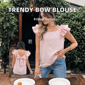 เสื้อเบลาส์ผู้หญิงสไตล์ลำลองสำหรับฤดูร้อน ดีไซน์ทันสมัย ผ้าถักเนื้อสัมผัสพิเศษ แต่งโบว์ผูกโบว์ แขนระบายแบบปีกผีเสื้อ สินค้ามาใหม่ ขายส่ง - Product Image 4