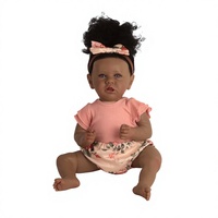 Poupée Bébé Reborn Réaliste Noire de 55,88 cm (22 po) avec Corps Entier en Vinyle, Corps en Tissu Léger et Pondéré, Tenue Florale Rose, Jouet de Collection pour Fille