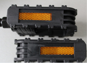 Pedales de bicicleta plegables de plástico ligero, piezas de bicicleta con rodamiento de bolas, Pedal para bicicleta MTB/BMX/de carretera - Product Image 4