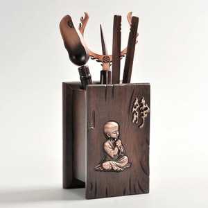 Juego de té de seis piezas de madera de ébano, accesorios cuadrados para la ceremonia del té Kung Fu con figuras talladas y herramientas de cobre. - Product Image 3