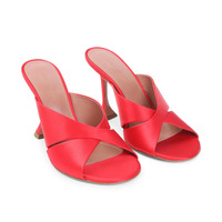 Mules à talons hauts pour femmes, style designer, à talon sabot, à brides croisées, en satin rouge haut de gamme, à bout ouvert, collection 2026, très demandées