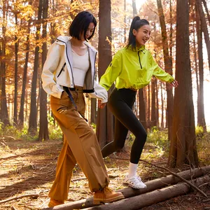 Activewear üreticileri kadınlar fermuar Yoga Softshell ceket su geçirmez rüzgarlık nefes spor ceketler açık yürüyüş ceket