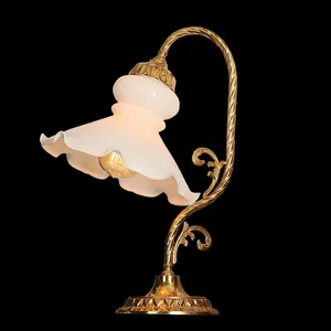 Jewell eryTop europäische klassische Messing Tisch lampe mit Blumen druck Glas Lampen schirm Luxus Gold Tisch leuchten für Nachttisch lampe