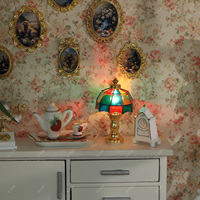 Accessoires à l'échelle 1/12 des lumières de la maison de poupée, belle lampe de table en treillis mosaïque avec prise