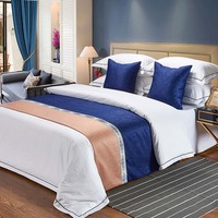 Parure de lit de luxe personnalisée pour hôtels avec coussins et couvre-lit – Collection Hôtelière
