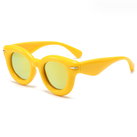 Lunettes de soleil ovales tendance couleur bonbon pour femmes, style Y2K rétro avec rivets, lunettes de soleil rondes tendance punk pour hommes
