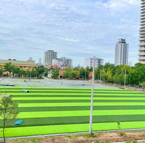 <span class=keywords><strong>Gazon</strong></span> <span class=keywords><strong>synthétique</strong></span> durable, ignifuge et imperméable GLC 50/60 mm pour terrain de football et terrain de sport en extérieur - Product Image 2
