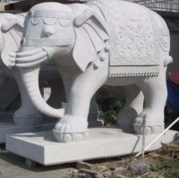 Grande sculpture d'éléphant en pierre de marbre blanc personnalisée Simulation d'animal Décoration carrée extérieure