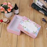 Boîte d'emballage pour vêtements en carton rigide de haute qualité, rose vif, avec revêtement UV, gaufrage, design personnalisé, base amovible à deux pièces, pour chaussettes