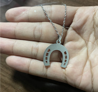Porte-clés Mini Étrier de Cheval en Métal Brillant, Breloque de Sac Équestre Unique, Porte-clés Thème Équestre pour Amateurs de Chevaux