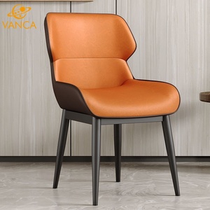 <span class=keywords><strong>Chaise</strong></span> de salle à manger moderne en cuir <span class=keywords><strong>microfibre</strong></span> <span class=keywords><strong>beige</strong></span> de luxe léger avec structure en métal noir et éponge 45D pour la maison et les restaurants - Product Image 4