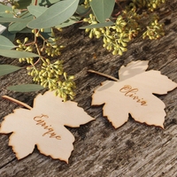 Tarjetas de Lugar de Boda Rústicas Personalizadas DIY, Etiquetas de Madera con Hoja de Arce Grabadas con Láser para Mesa de Fiesta de Otoño