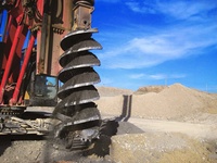 Barrena de Corte Progresivo Multicapa para Geología Compleja |   Barrena Híbrida para Suelo y Roca con Caja Kelly de 200 mm