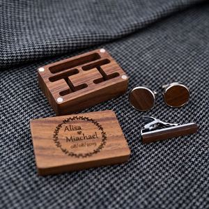 Ensemble de pince à cravate et boutons de manchette en bois massif avec boîte cadeau en bois, texte personnalisable gravé, parfait pour les accessoires masculins personnalisés - Product Image 1