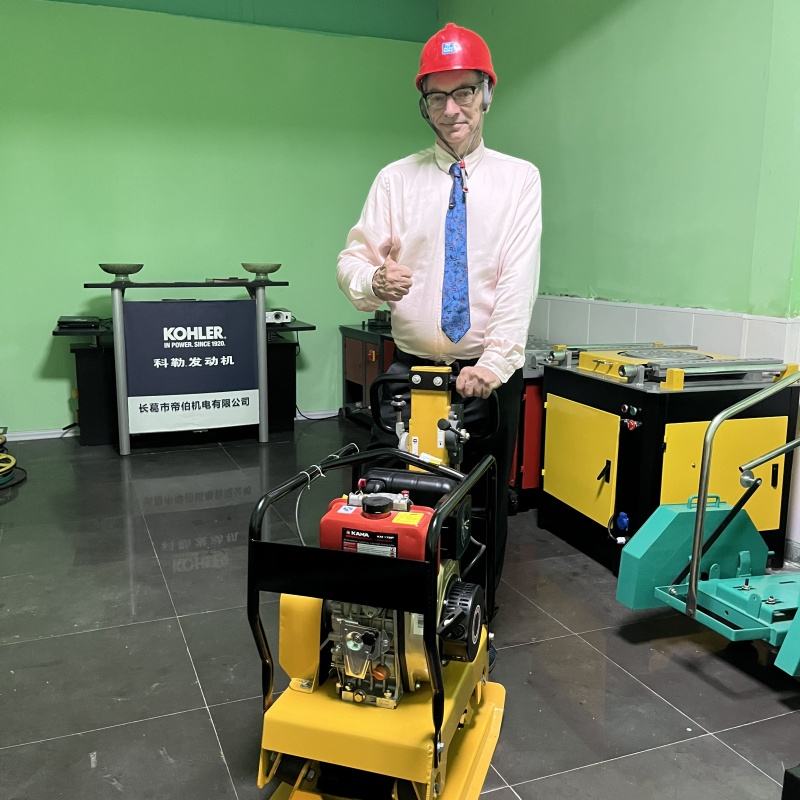 Máy đầm tấm trước chất lượng cao cho rung bê tông, đầm tấm một chiều tại công trường đường bộ