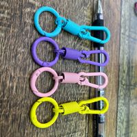 Breloque de sac en alliage de zinc avec logo personnalisé mignon, porte-clés créatif, accessoires de téléphone portable DIY, décoration