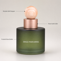Diffuseur d'arômes pour voiture OEM ODM personnalisé, verre givré, bouchon en bois, collier or rose, parfum frais, vente en gros