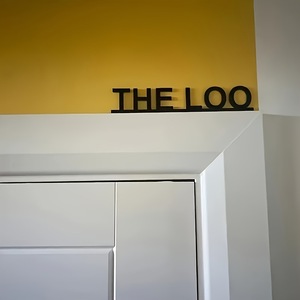 Insegna da Bagno Moderna in Legno LOO, Decorazione da Parete Nera Audace, Stile Minimalista per Montaggio su Porta o Parete, Arredamento Casa - Product Image 4