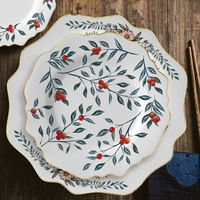 Service de table en céramique de porcelaine fine, motif floral aux fruits rouges, style nordique moderne, avec bordure dorée, pour hôtels et restaurants