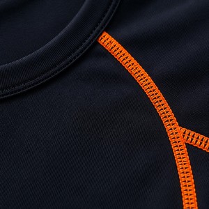 Kaos Lari Lengan Panjang Kompresi Khusus Pabrik dengan Jahitan Kontras untuk Pria Marathon Fitness Logo OEM - Product Image 3