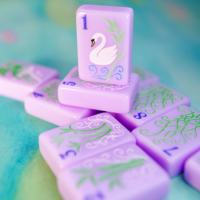 Ensemble de Mahjong Américain Portable en Acrylique Imprimé Dessin Animé Paris Violet, Luxe Moderne, Durable, pour Jeu Familial en Intérieur, Cadeaux de Divertissement