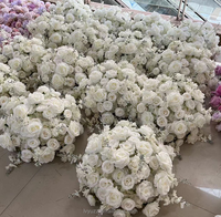 Boules de fleurs artificielles décoratives de luxe en soie de haute qualité, populaires pour les centres de table de mariage