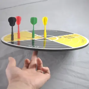 Jeu de fléchettes magnétique de conception OEM avec 3 fléchettes magnétiques, jeu de fléchettes magnétique suspendu au mur en toute sécurité pour enfants