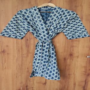 Bata Kimono de Algodón Azul de Tallas Grandes de Alta Calidad, Ropa de Estar con Estampado Floral Hecho a Mano, Disponible a Precio Mayorista - Product Image 1
