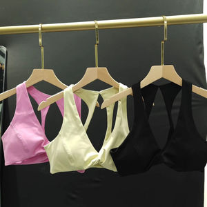 Conjunto de traje de yoga deportivo nuevo europeo y americano, espalda de belleza para correr, Top ajustado para mujeres - Product Image 1