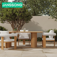 Mobilier d'extérieur moderne Ensemble de chaises de patio pour hôtel Table et chaises d'extérieur en bois Ensemble de table pour le dîner près de la piscine pour villa de villégiature
