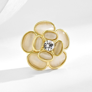 XILIANGFEIZI Nuevo Broche de Cristal Ojo de Gato con Hebilla Magnética Antiluminiscente de Camelia para Abrigo con Accesorios al por Mayor - Product Image 4