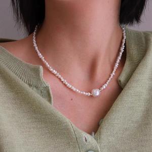 Collier en perles d'eau douce naturelles au design simple et élégant, style baroque, grain de millet, niche, chaîne de clavicule colorée, style froissé - Product Image 1