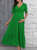 En stock Robe longue de maternité unie à col en U, manches courtes volantées, dos smocké, taille à nouer, coupe trapèze à volants, pour l'été et le printemps