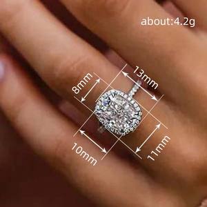 Anello di fidanzamento da donna Q788 in oro bianco con diamante naturale taglio cuscino e diamanti laterali colore D - Product Image 4