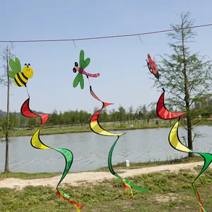 Gran oferta, coloridos animales e insectos, molino de viento giratorio, viento giratorio, juguetes para niños al aire libre, decoración de jardín de infantes