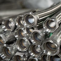 Tuyau flexible d'échappement en acier inoxydable avec bride triangulaire à 3 boulons et tube d'extension pour réparation automobile.